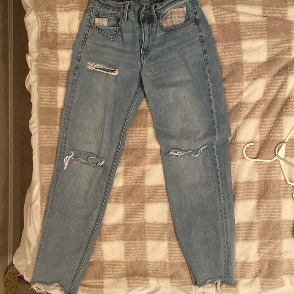 Light wash American eagle jeans